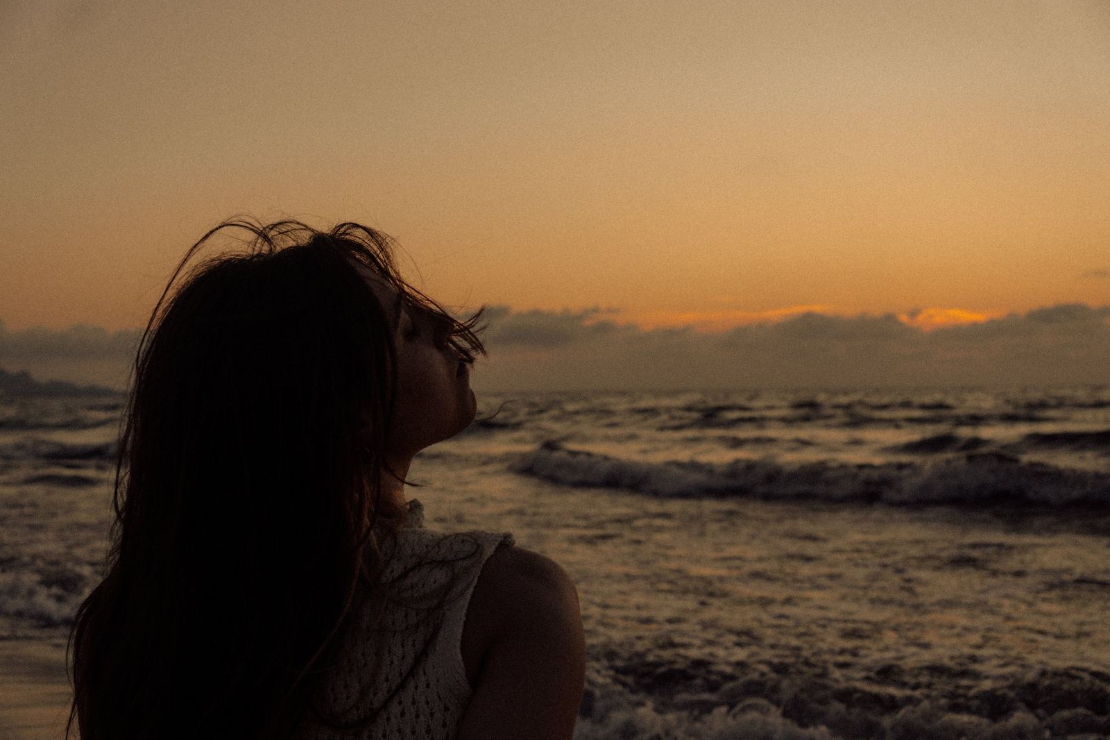Mare e nuvole all'ora del tramonto